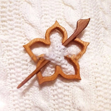 Load image into Gallery viewer, Brooch Pin with Wooden Animal Pattern