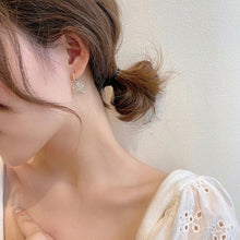 Load image into Gallery viewer, Vintage Flower Drop Earrings