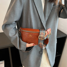 Load image into Gallery viewer, Retro Leather Wide Strap Waist Bag