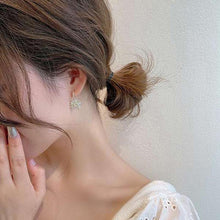 Load image into Gallery viewer, Vintage Flower Drop Earrings