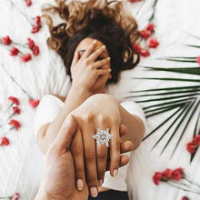 Load image into Gallery viewer, Women's Adjustable Rotating Ring Snowflake Heart-shaped Ring Box With LED