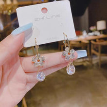 Load image into Gallery viewer, Fashion Flower Crystal Earrings