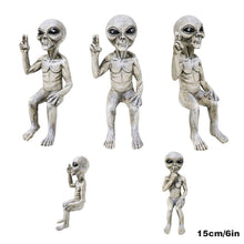 Load image into Gallery viewer, Alien Garden Statue