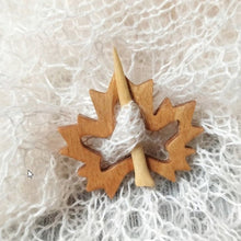 Load image into Gallery viewer, Brooch Pin with Wooden Animal Pattern
