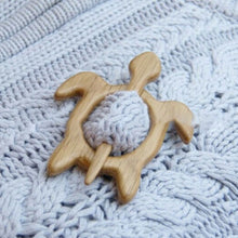 Load image into Gallery viewer, Brooch Pin with Wooden Animal Pattern

