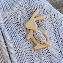 Load image into Gallery viewer, Brooch Pin with Wooden Animal Pattern
