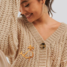 Load image into Gallery viewer, Brooch Pin with Wooden Animal Pattern
