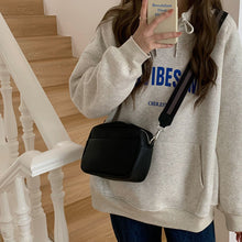 Load image into Gallery viewer, Small Square Leather Shoulder Bag

