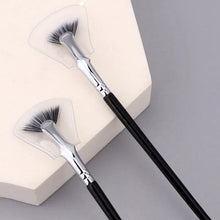 Load image into Gallery viewer, Angled Fan-shaped Eyelash Brush
