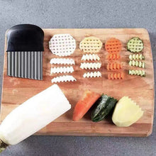 Load image into Gallery viewer, Spike Wavy Potato Knife
