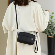 Load image into Gallery viewer, Women's fashionable shoulder bag made of nylon
