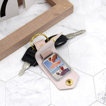 Load image into Gallery viewer, Leather Keyring With Family Photo
