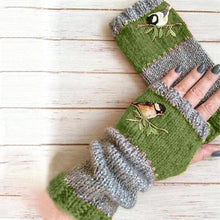 Load image into Gallery viewer, Warm Patchwork Embroidered Gloves
