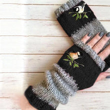 Load image into Gallery viewer, Warm Patchwork Embroidered Gloves
