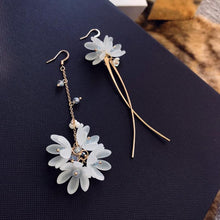 Load image into Gallery viewer, Asymmetric Flower Drop Earrings
