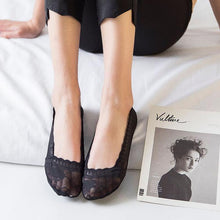Load image into Gallery viewer, Women's Lace Low Cut Non Slip Socks
