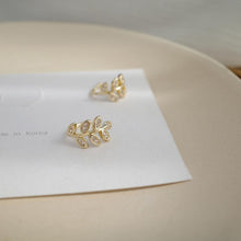 Load image into Gallery viewer, Adjustable No Piercing Ear Clip
