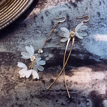 Load image into Gallery viewer, Asymmetric Flower Drop Earrings

