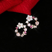 Load image into Gallery viewer, Flower pearl earrings
