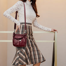 Load image into Gallery viewer, Vintage Large Capacity Outdoor Crossbody Handbag
