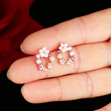 Load image into Gallery viewer, Flower pearl earrings
