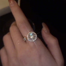 Load image into Gallery viewer, Delicate Luxurious Round Zircon Ring
