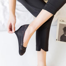 Load image into Gallery viewer, Women's Lace Low Cut Non Slip Socks
