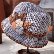 Load image into Gallery viewer, French Thicken Women&#39;s Flowers Knitted Woolen Hat
