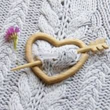 Load image into Gallery viewer, Brooch Pin with Wooden Animal Pattern
