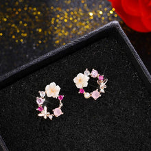 Load image into Gallery viewer, Flower pearl earrings
