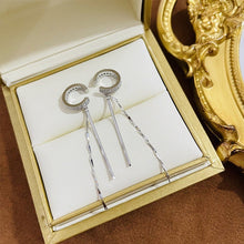 Load image into Gallery viewer, Cube Molecular Tassel Long Ear Clip
