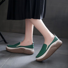 Load image into Gallery viewer, Platform Colorblock Loafers
