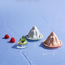 Load image into Gallery viewer, Silicone Ice Cube Mold with Lid
