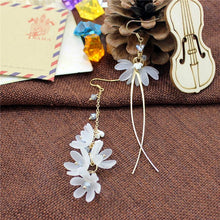 Load image into Gallery viewer, Asymmetric Flower Drop Earrings
