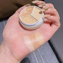 Load image into Gallery viewer, Tri-Color Concealer Palette Of Covers Acne Marks Dark Circles
