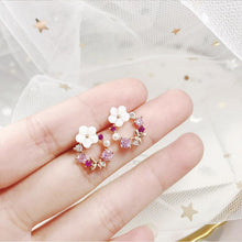 Load image into Gallery viewer, Flower pearl earrings
