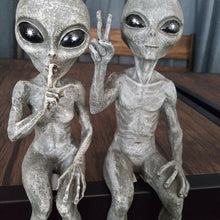 Load image into Gallery viewer, Alien Garden Statue
