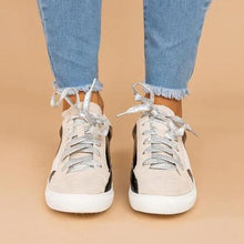 Load image into Gallery viewer, Fashion Women Round Toe Sneaker
