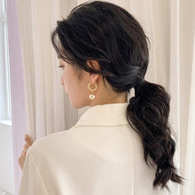 Load image into Gallery viewer, Vintage Pearl earrings
