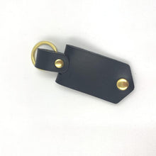 Load image into Gallery viewer, Leather Keyring With Family Photo
