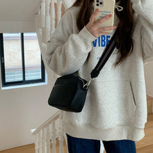 Load image into Gallery viewer, Small Square Leather Shoulder Bag
