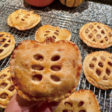 Load image into Gallery viewer, Hand Pie Molds
