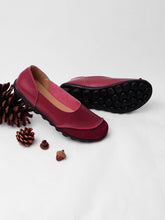 Load image into Gallery viewer, Women Large Size Split Leather Panel Flats

