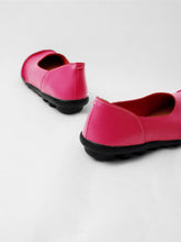Load image into Gallery viewer, Women Large Size Split Leather Panel Flats
