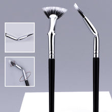 Load image into Gallery viewer, Angled Fan-shaped Eyelash Brush
